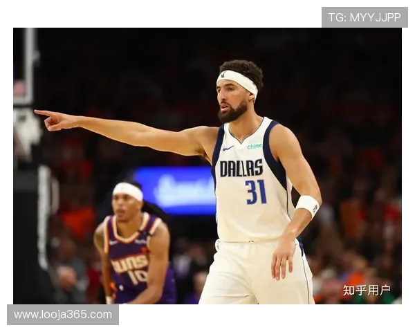 太阳与独行侠激战再起 双方全力争夺季后赛席位 关键对决即将上演 太阳与独行侠激战再起 双方全力争夺季后赛席位 关键对决即将上演